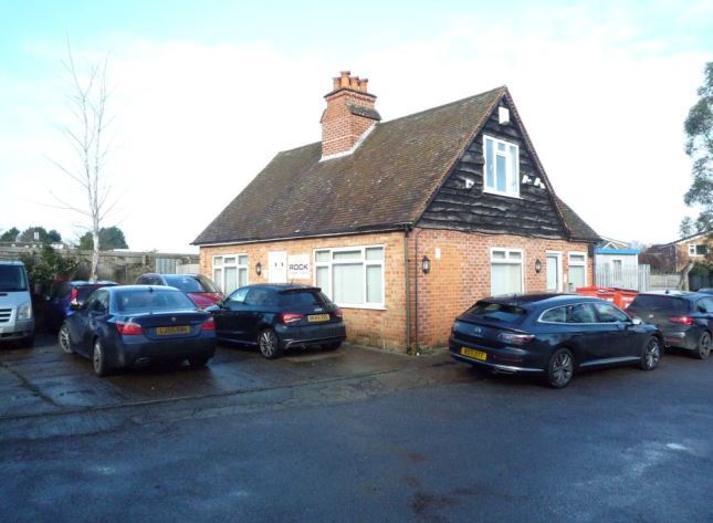 46 Reading Rd, Yateley for sale Building Photo- Image 1 of 1
