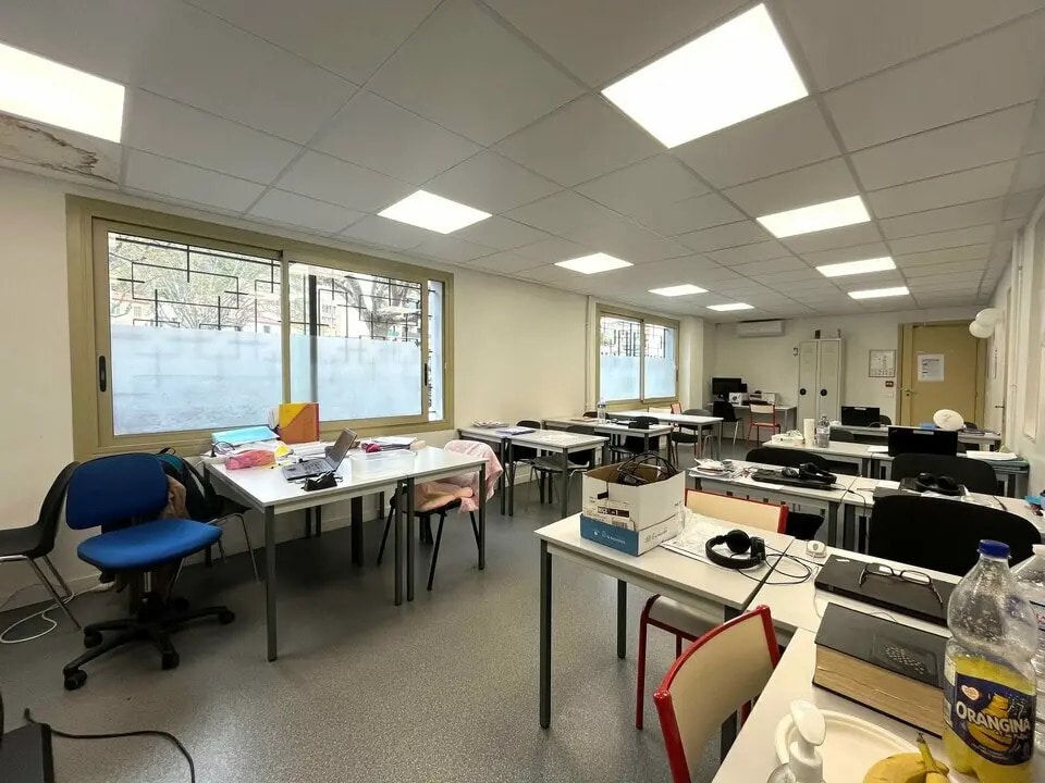 Location Bureaux 213 m² - Photo 1