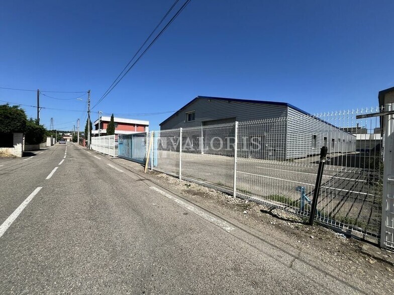 Light Industrial in Irigny to rent - Building Photo - Image 1 of 7