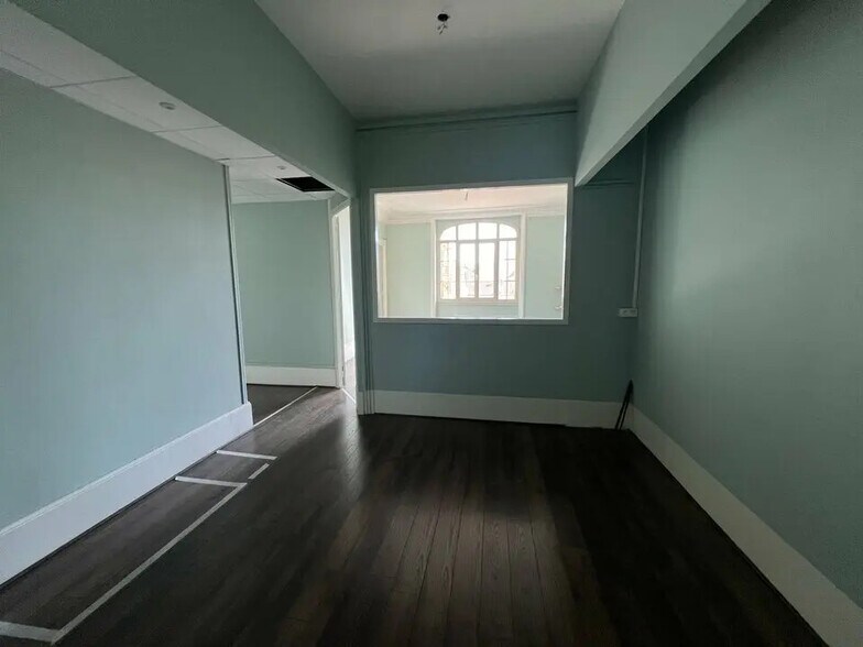 Office in Valence to rent - Building Photo - Image 3 of 7