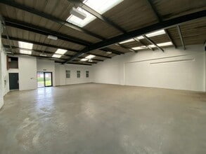 2-8 Westgarth Pl, East Kilbride to rent Interior Photo- Image 2 of 6