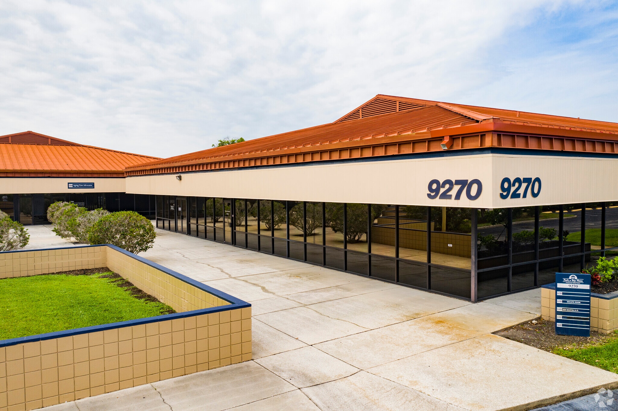 9280 Bay Plaza Blvd, Tampa, FL to rent Building Photo- Image 1 of 50