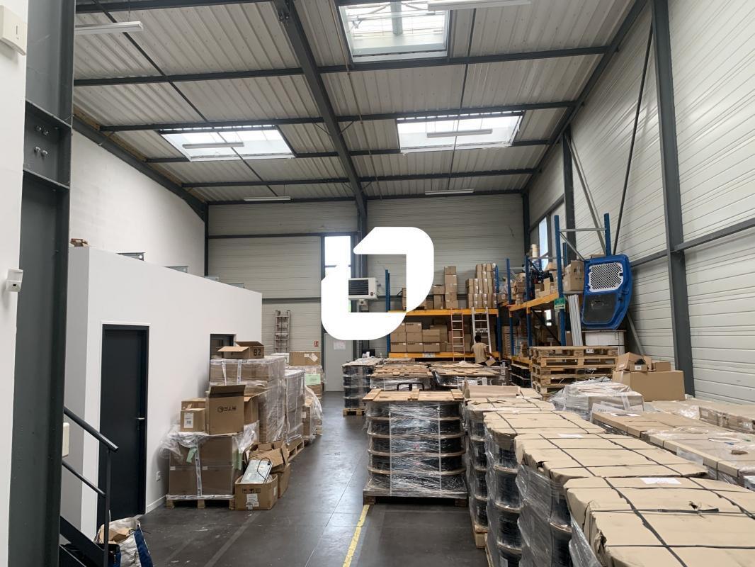 Light Industrial in Saint-Priest to rent Building Photo- Image 1 of 18