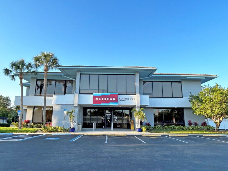 3000 Bee Ridge Rd, Sarasota, FL for rent - Building Photo - Image 1 of 10