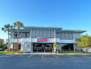 3000 Bee Ridge Rd, Sarasota, FL for rent Building Photo- Image 1 of 11