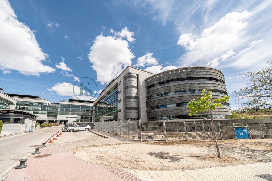 Calle Anabel Segura, 11, Alcobendas, Madrid to rent - Building Photo - Image 3 of 4