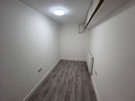 291 Wakefield Rd, Lepton to rent Interior Photo- Image 2 of 2