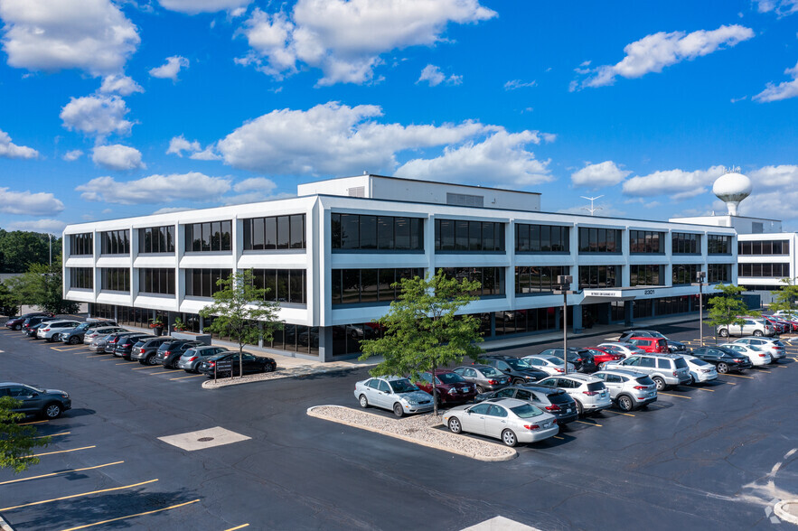 2301 W 22nd St, Oak Brook, IL for rent - Building Photo - Image 1 of 9