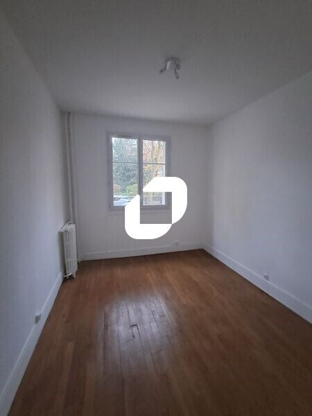 Office in Clichy for sale Interior Photo- Image 1 of 6