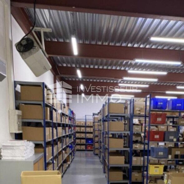 Light Industrial in Noisy Le Grand to rent - Interior Photo - Image 2 of 5
