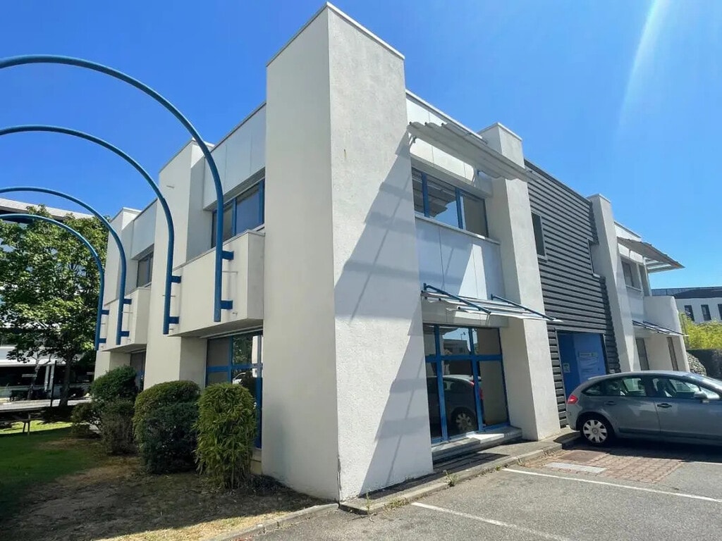 Location Bureaux 100 m² - Photo 1
