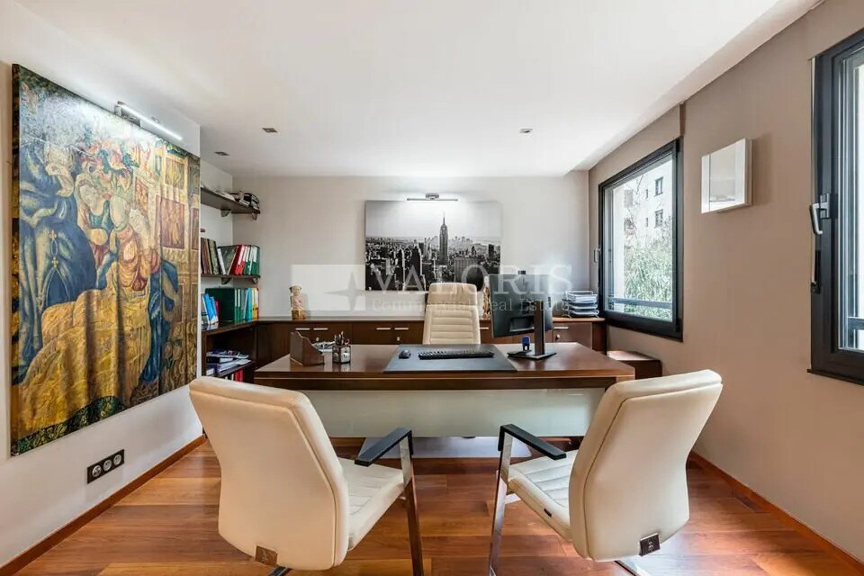 Office in Lyon for sale Building Photo- Image 1 of 12