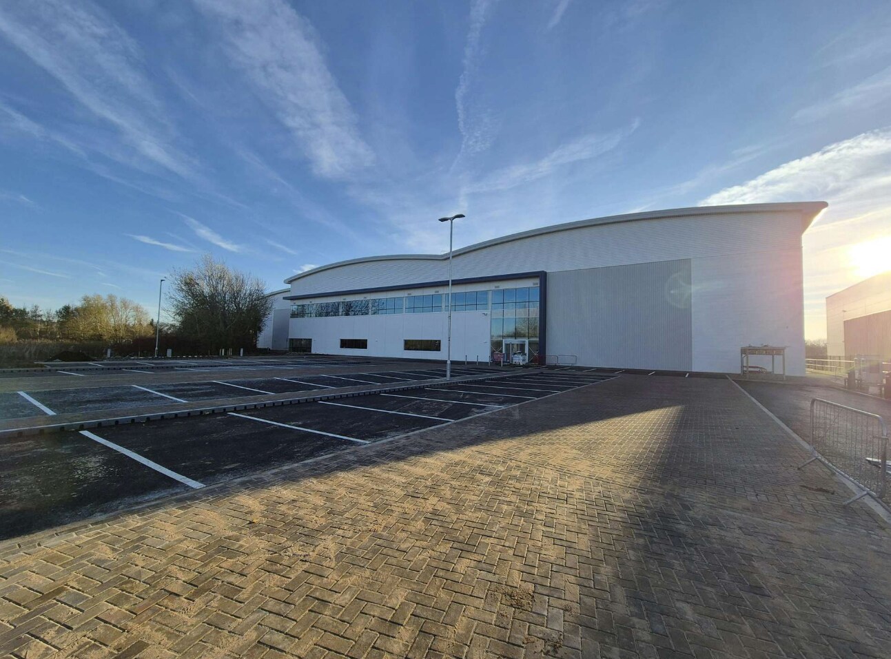 92 Tournament Fields, Warwick to rent Primary Photo- Image 1 of 6