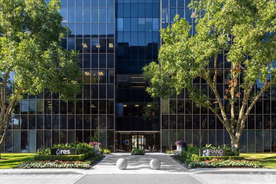 6575 West Loop South, Bellaire, TX to rent - Building Photo - Image 3 of 59