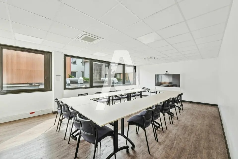 Light Industrial in Ivry-sur-Seine to rent Interior Photo- Image 1 of 7
