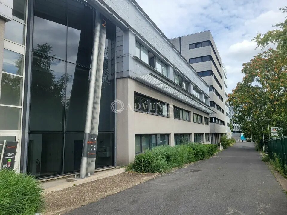 Office in Saint-Denis to rent Building Photo- Image 1 of 13