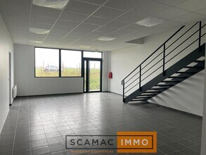 Light Industrial in Villebon-sur-Yvette for sale Interior Photo- Image 2 of 4