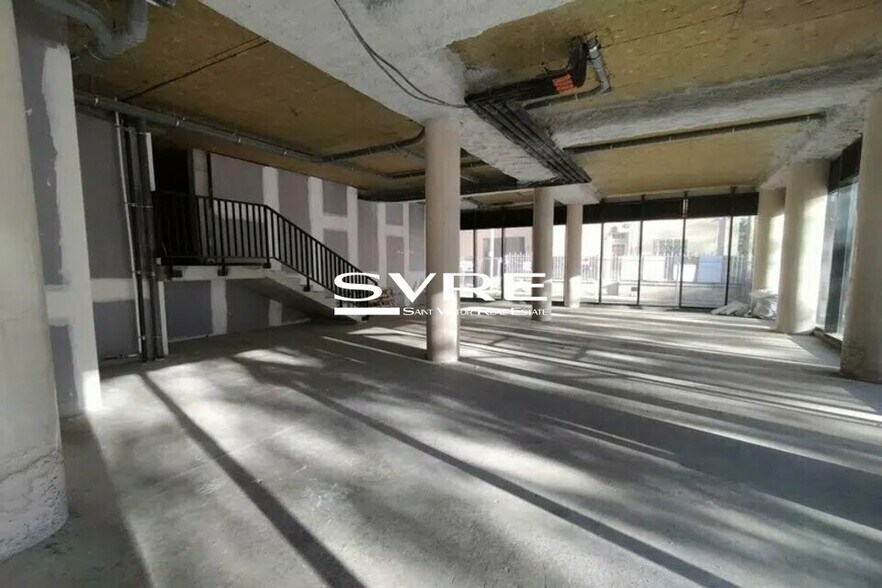 Retail in Marseille to rent - Interior Photo - Image 3 of 8