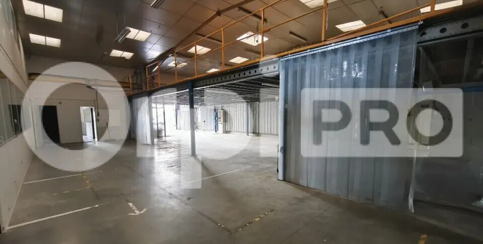 Office in Savigny-le-Temple to rent Interior Photo- Image 1 of 10