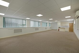 102 Kirkstall Rd, Leeds for rent Construction Photo- Image 2 of 4