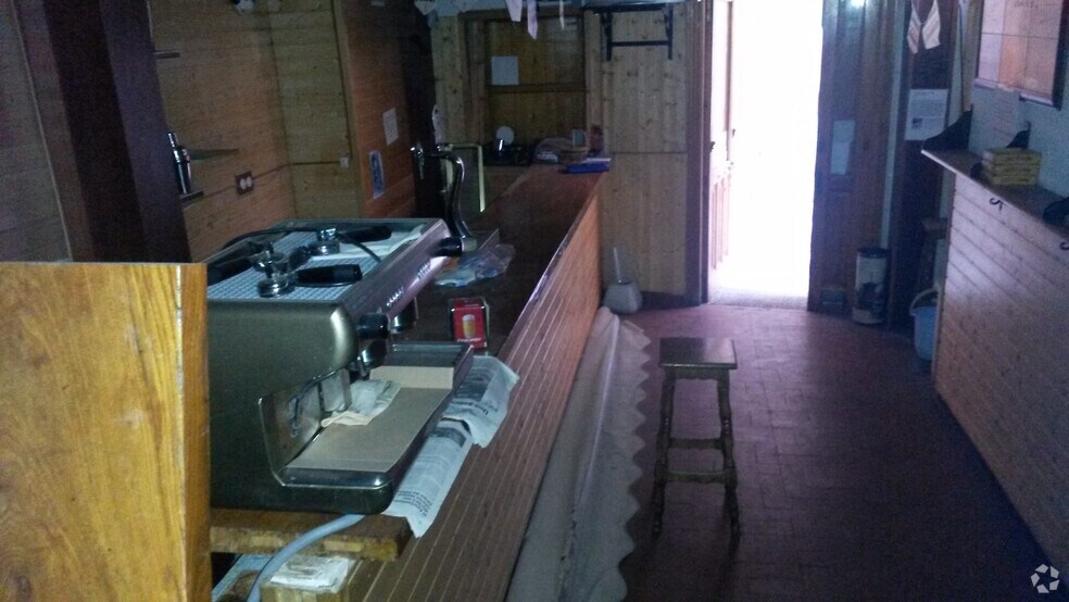 Retail in Segovia, Segovia to rent - Building Photo - Image 3 of 4