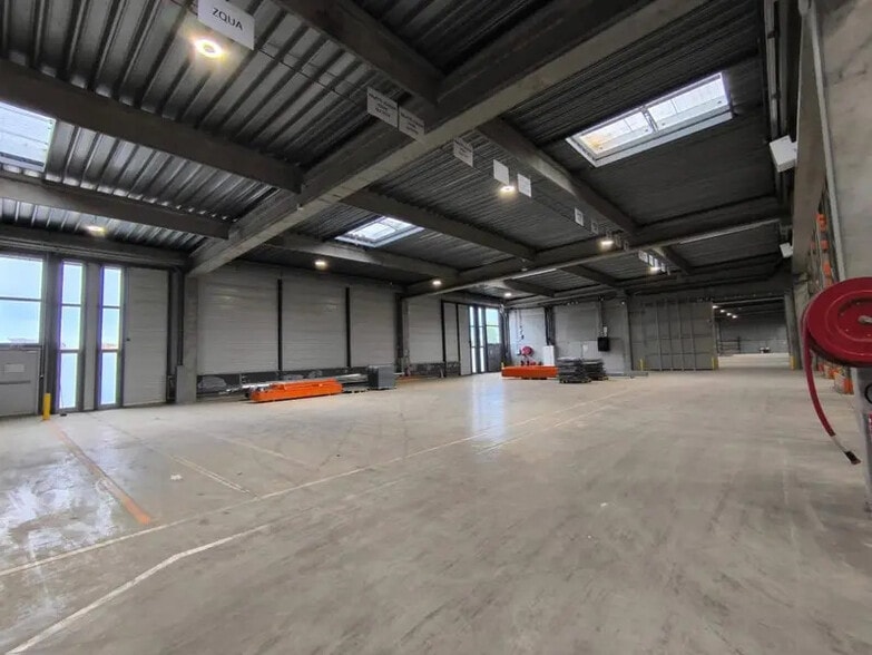 Industrial in Corbas to rent - Interior Photo - Image 3 of 4