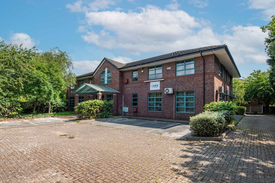 Lawrence Way, Nottingham to rent - Building Photo - Image 1 of 10