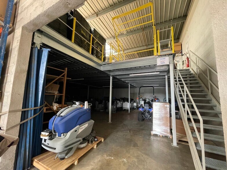 Light Industrial in Bezons to rent - Interior Photo - Image 3 of 5