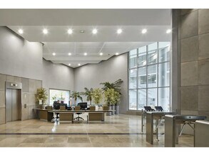 Retail in Saint-Denis to rent Lobby- Image 2 of 2