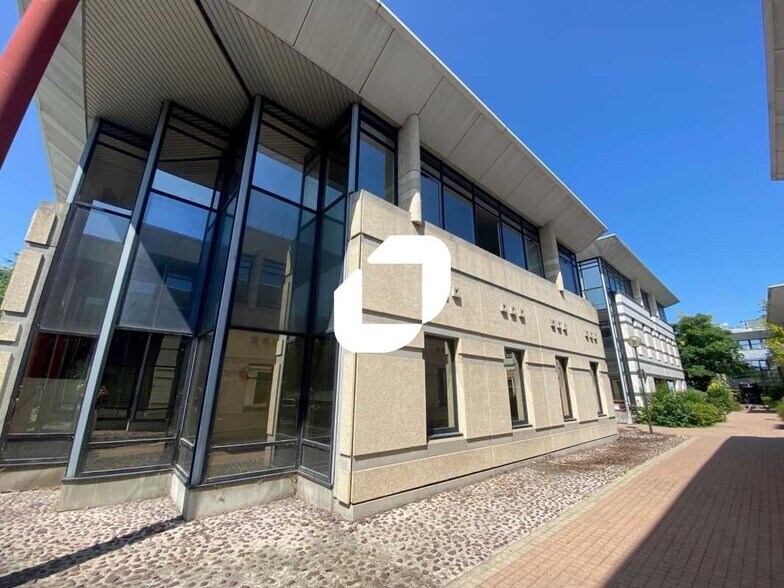 Office in Gennevilliers for sale - Building Photo - Image 1 of 4