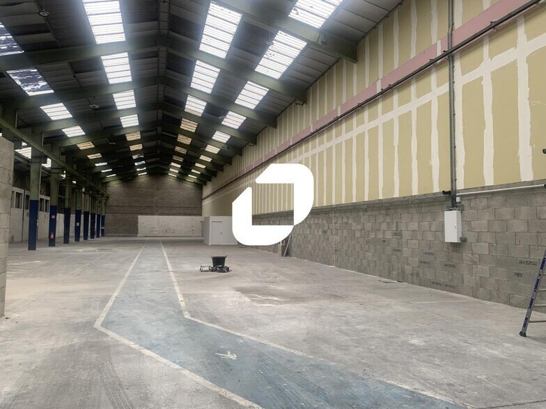 Light Industrial in Villeurbanne to rent - Interior Photo - Image 2 of 13