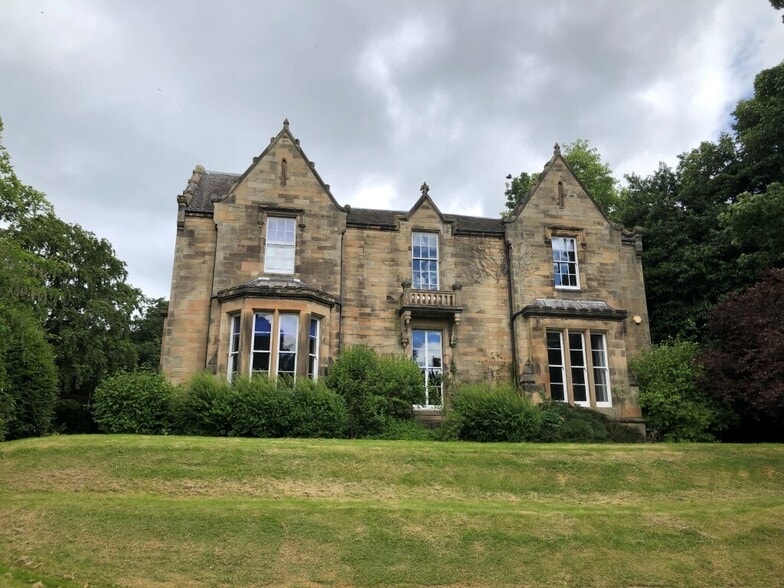 2 Dundee Rd, Perth to rent - Building Photo - Image 1 of 10