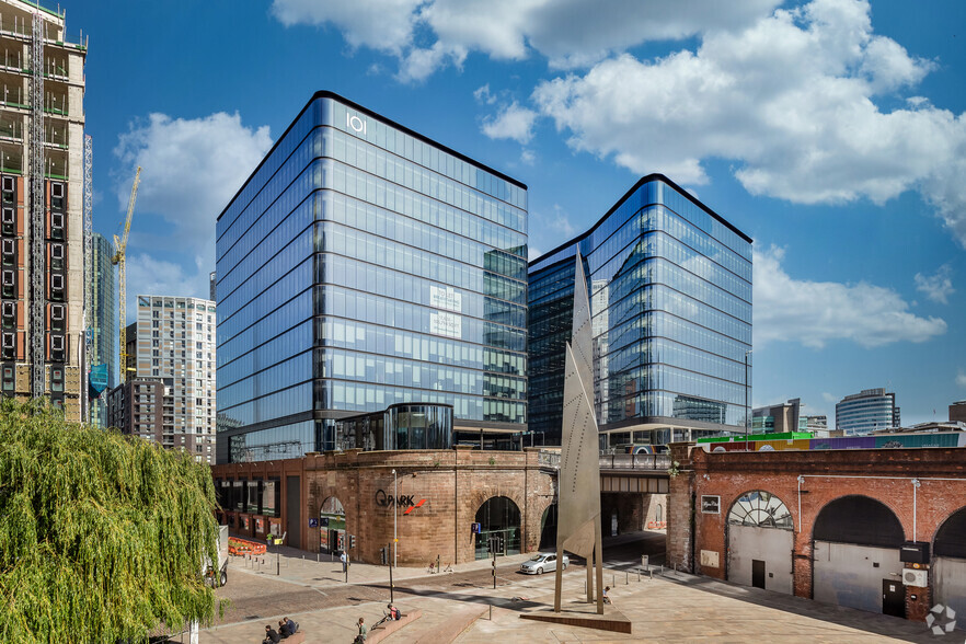 101 Embankment Chapel St, Salford for rent - Building Photo - Image 1 of 3