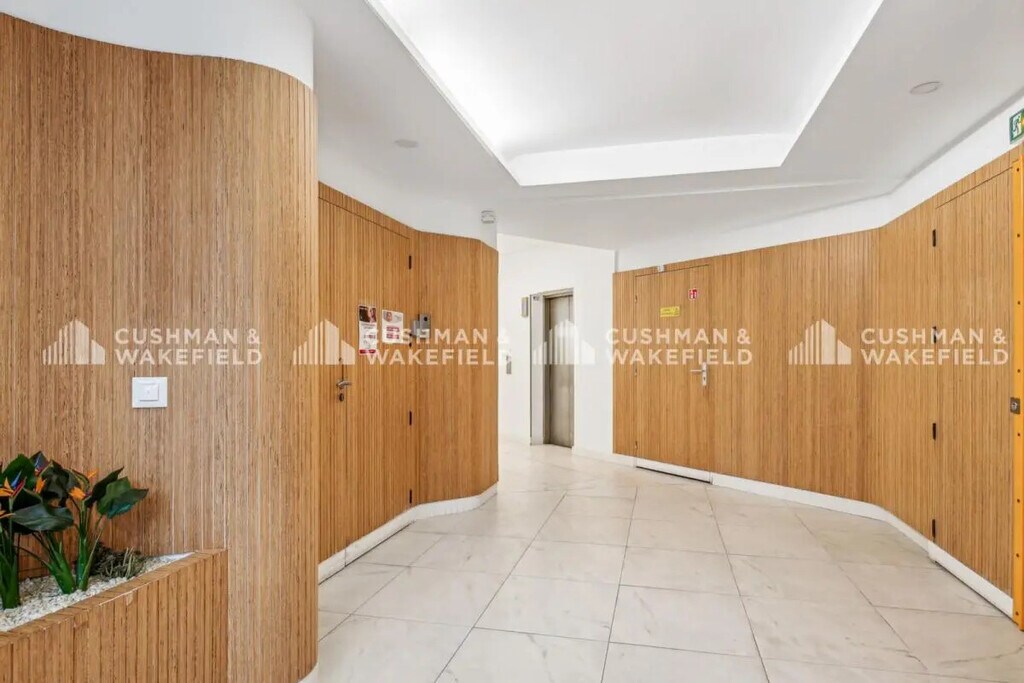 Location Bureaux 181 m² - Photo 1