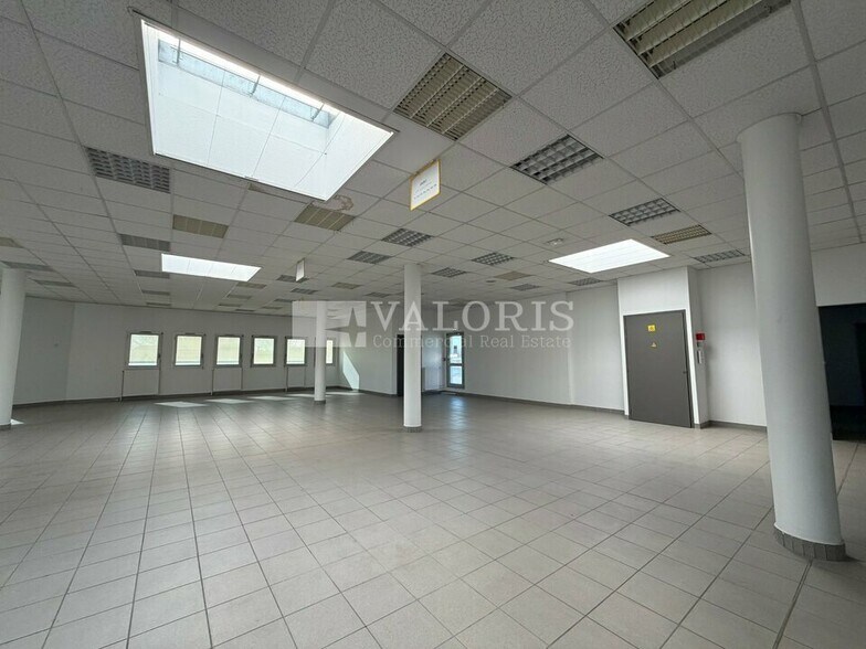 20 Avenue Lucien Buisson, Meyzieu to rent - Building Photo - Image 1 of 8