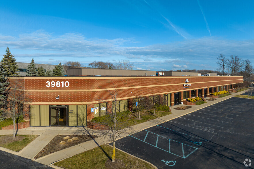 39810 Grand River Ave, Novi, MI for rent - Building Photo - Image 2 of 9