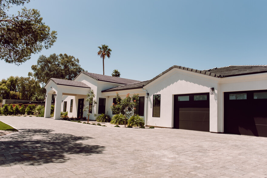 8736 E Joshua Tree Ln, Scottsdale, AZ for sale - Primary Photo - Image 1 of 20