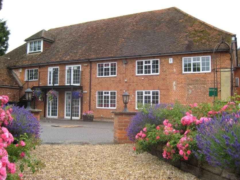 Latimer Rd, Latimer to rent Primary Photo- Image 1 of 4