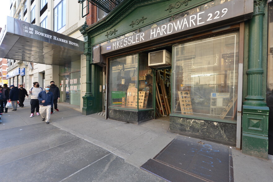 229 Grand St, New York, NY for sale - Building Photo - Image 1 of 1