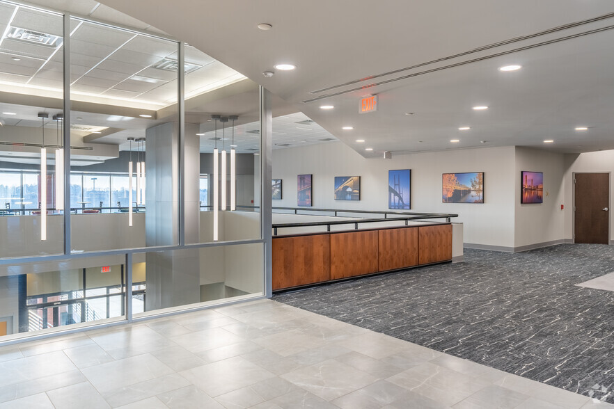 150 Corporate Center Dr, Camp Hill, PA for rent - Lobby - Image 2 of 50