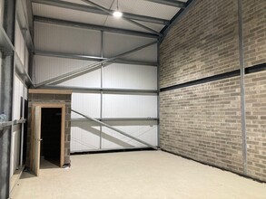 North Rd, Bridgend to rent Interior Photo- Image 1 of 1