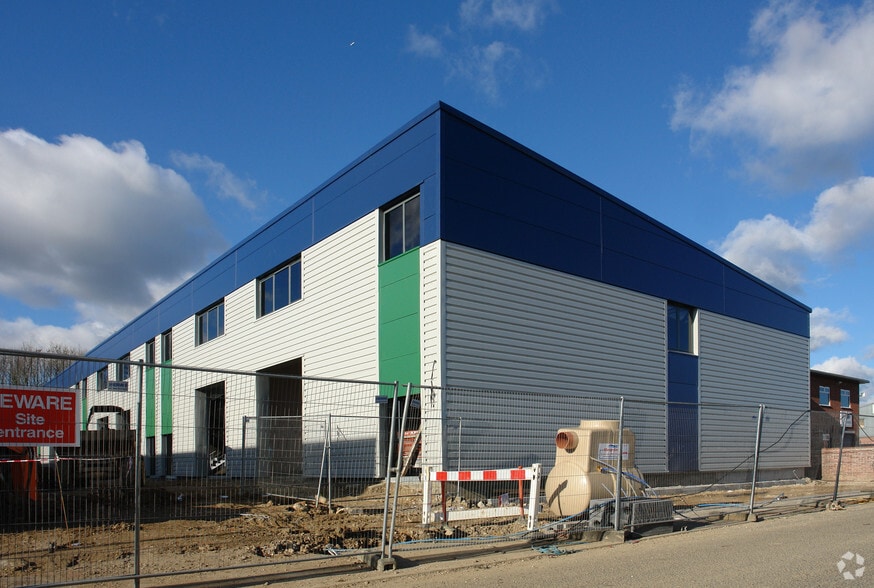 Tallon Rd, Brentwood to rent - Building Photo - Image 3 of 6