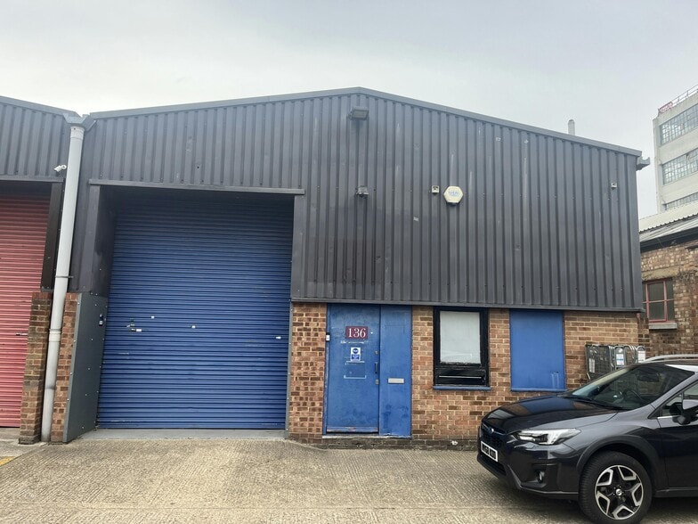 Clayton Rd, Hayes to rent - Building Photo - Image 2 of 2