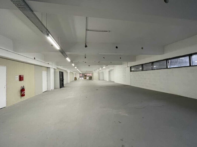 Light Industrial in Pantin for sale - Interior Photo - Image 3 of 10