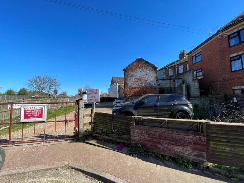 13 Priory Plain, Great Yarmouth for sale - Building Photo - Image 3 of 8