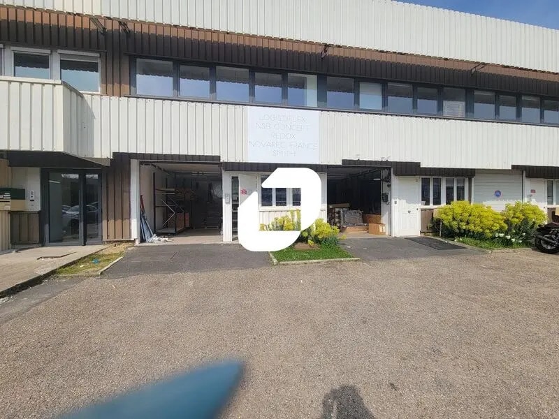 Location Local d'activités 220 m² - Photo 1