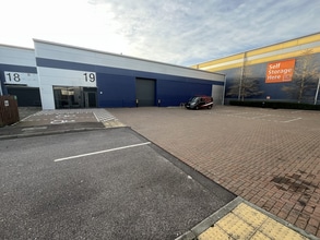 Thames Rd, Crayford to rent Building Photo- Image 1 of 3
