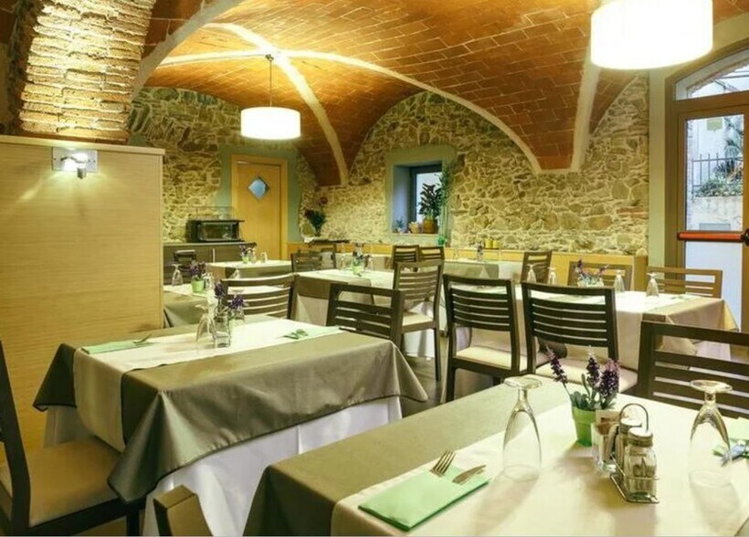 Plaça l'Església, 5, Garriguella, Gerona for sale - Interior Photo - Image 3 of 7