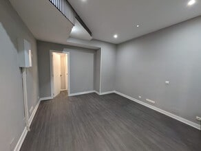 Retail in Madrid, Madrid to rent Interior Photo- Image 2 of 6