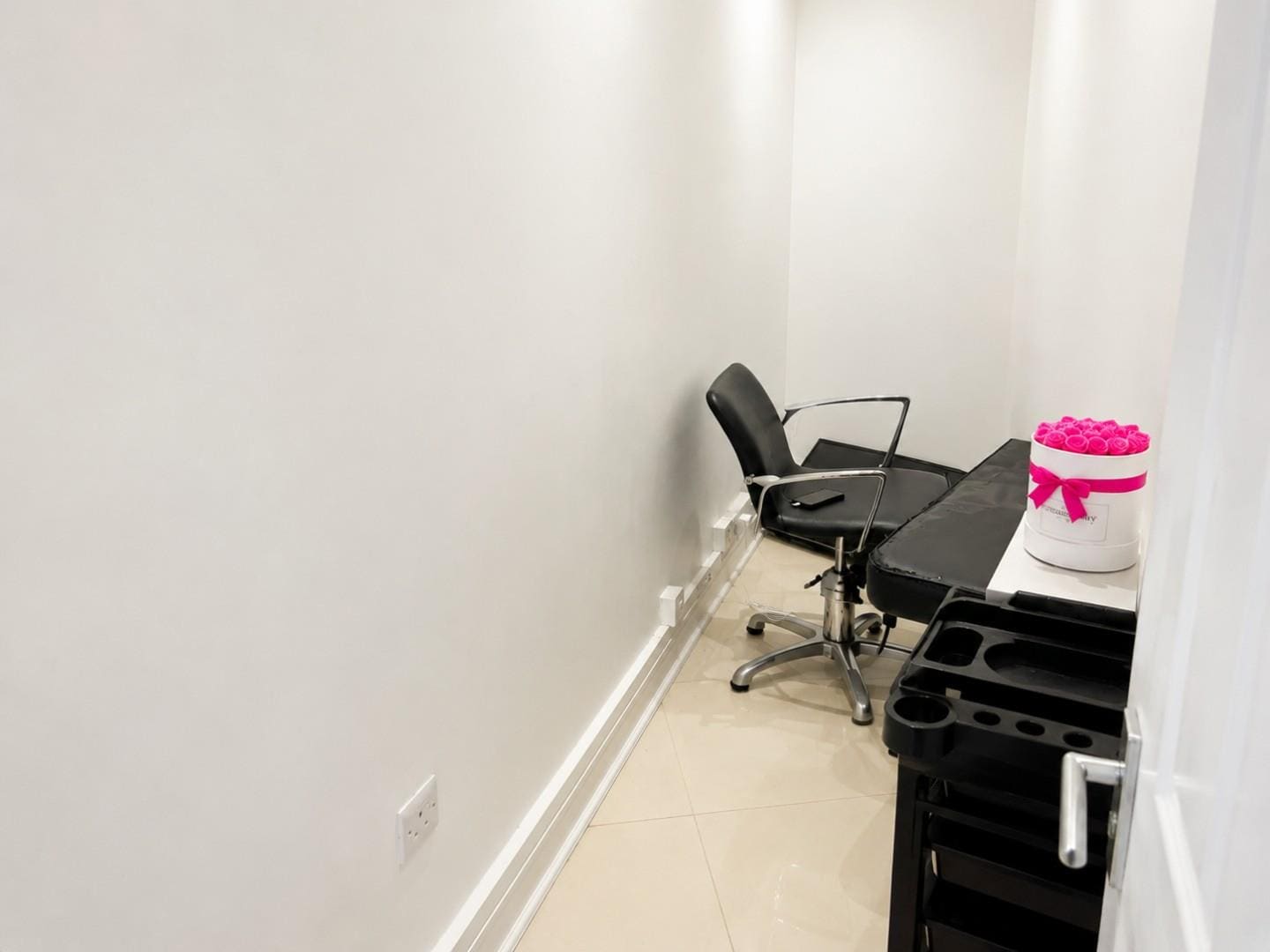 8b Little Ealing Ln, London to rent Interior Photo- Image 1 of 5